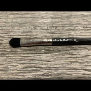 MAC Cosmetics 247 Brush